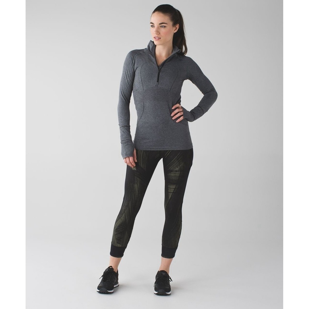 Lululemon Fresh Mesh Run CropWind Chill Fatigue Green‎ Black / Black Size 4